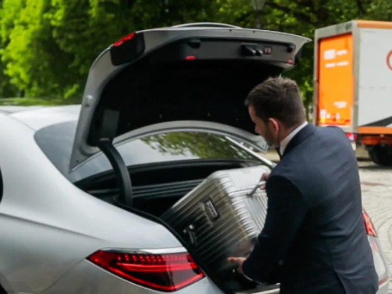 airport taxi - luggage assistance