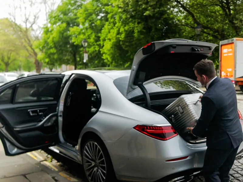 block-opening-car-boot Driver loading airport car