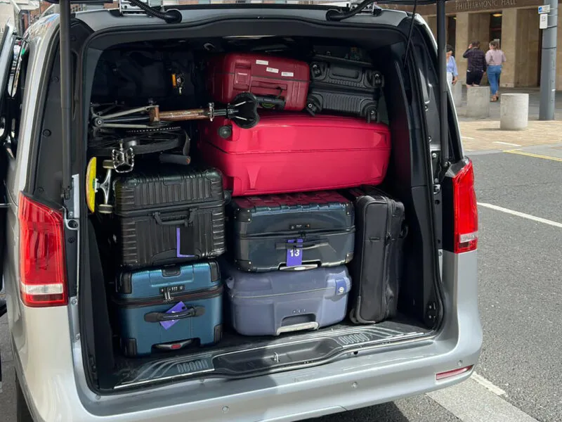 block-luggage-assistance airport taxi - Extra Luggage assistance